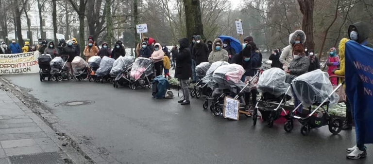 You are currently viewing Mütter demonstrieren erneut in Bremen für Geburtsurkunden
